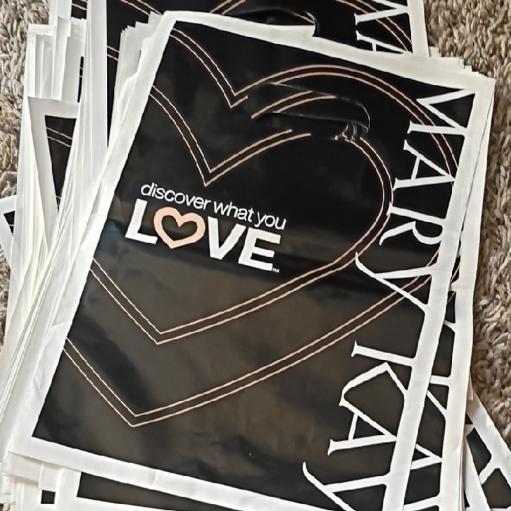 Mary Kay Black and White Heart Design Bags